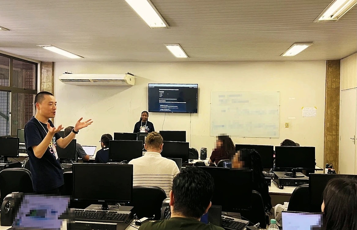 FOSS4G 2024 贝伦大会的工作坊现场(讲解中)