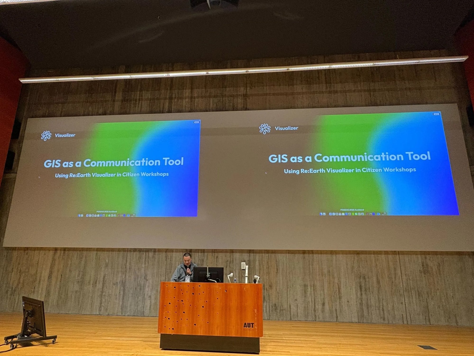 FOSS4G 2025 奥克兰大会现场演讲